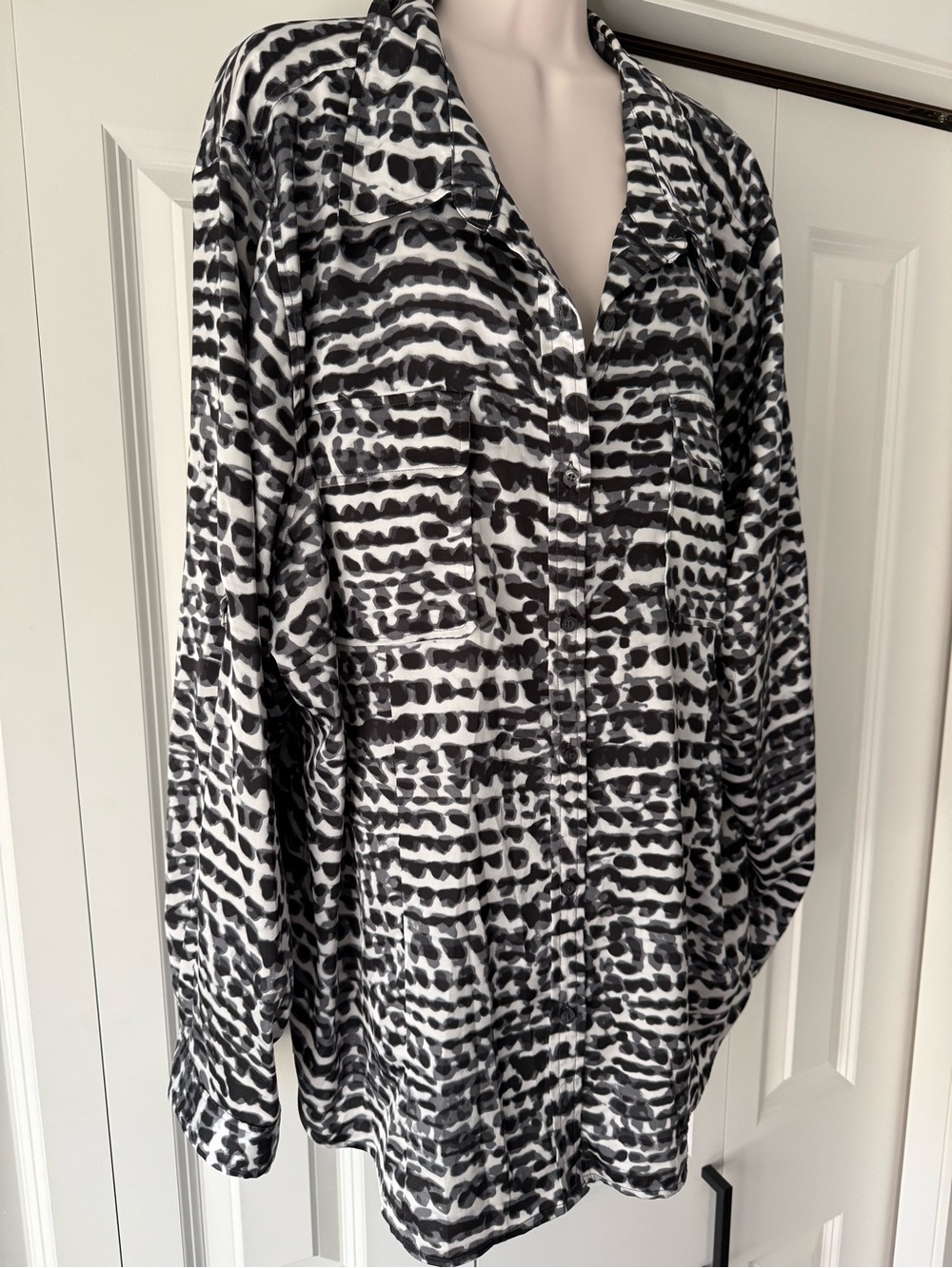 Calvin Klein black white animal print blouse top 3X